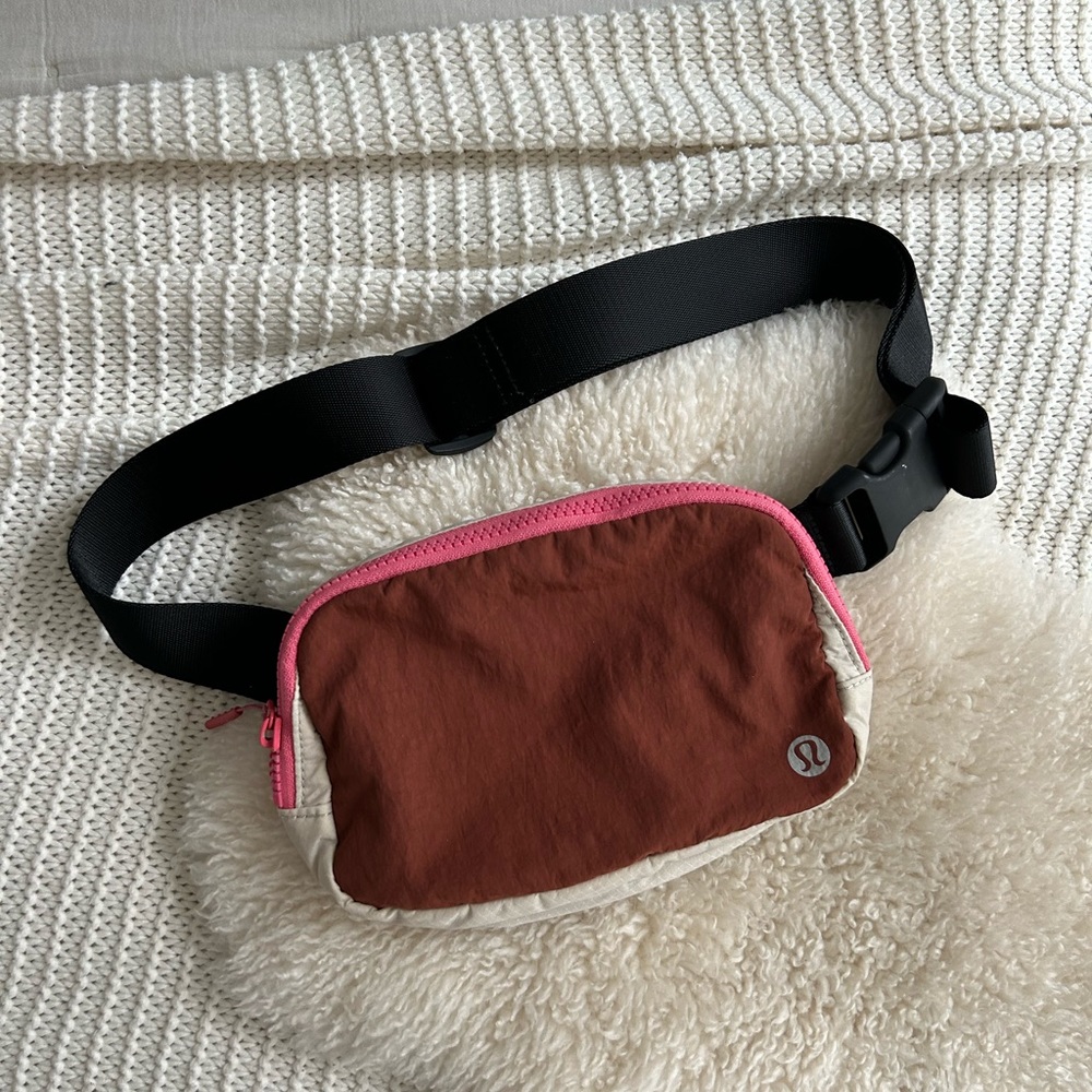 lululemon athletica Rust Pink Cream Crossbody Belt Bag